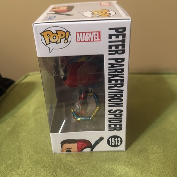 Funko Pop! Peter Parker/Iron Spider (The Infinity Saga) - Picture 4 of 8